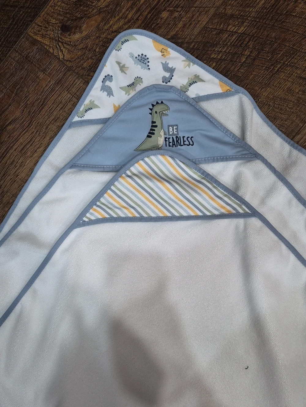 Like New Baby Boy Hooded Bath Towels Set Of Three Dinosaurs